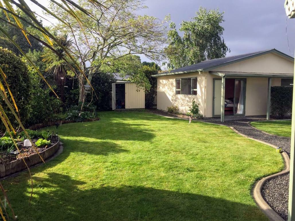 Cosy, Central Greytown Sleepout Exterior photo